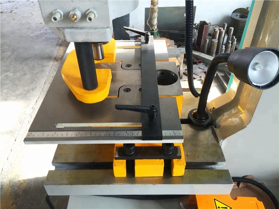 Q35Y 120T Steel Iron Worker , 220V 450V Hydraulic Punch And Shear Machine