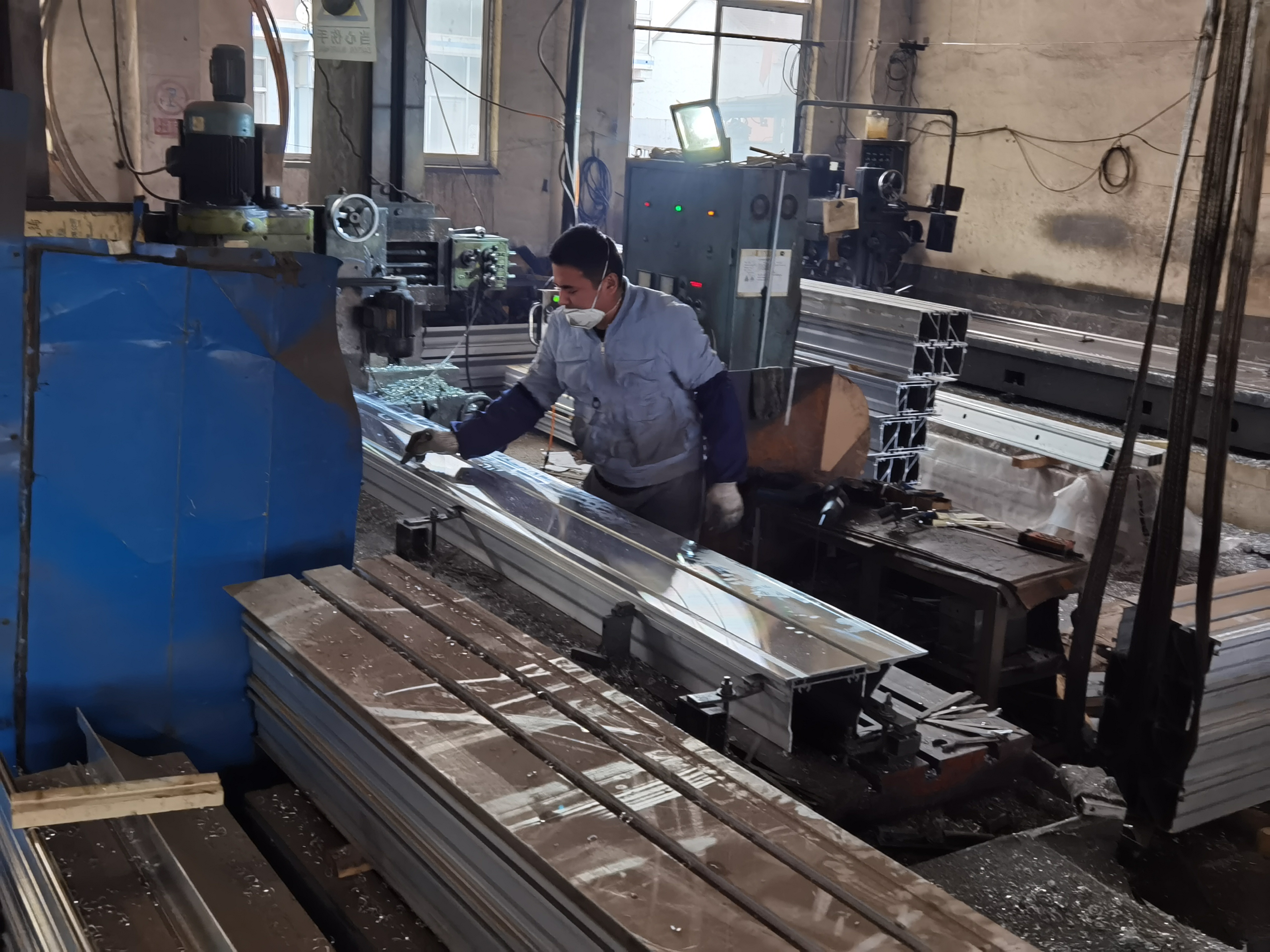 Precision Panel Saw MJ6130TY with 7000/8000 rpm Scoring Saw Spindle Speed and 4KW Motor