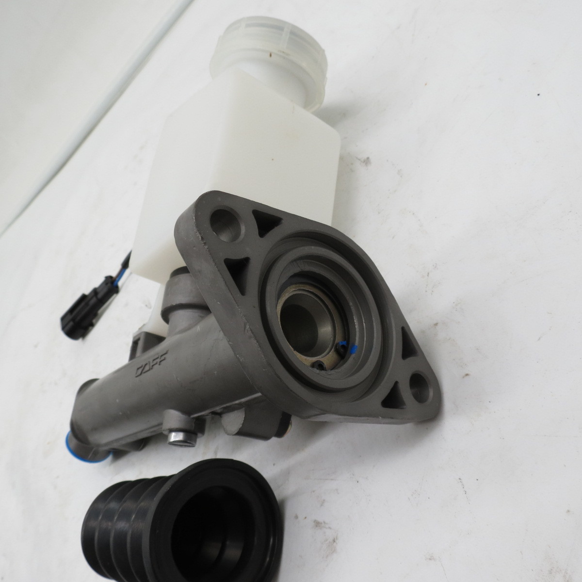 Selling Clutch master pump oil can 5801475914Selling Clutch master pump oil can 5801475914