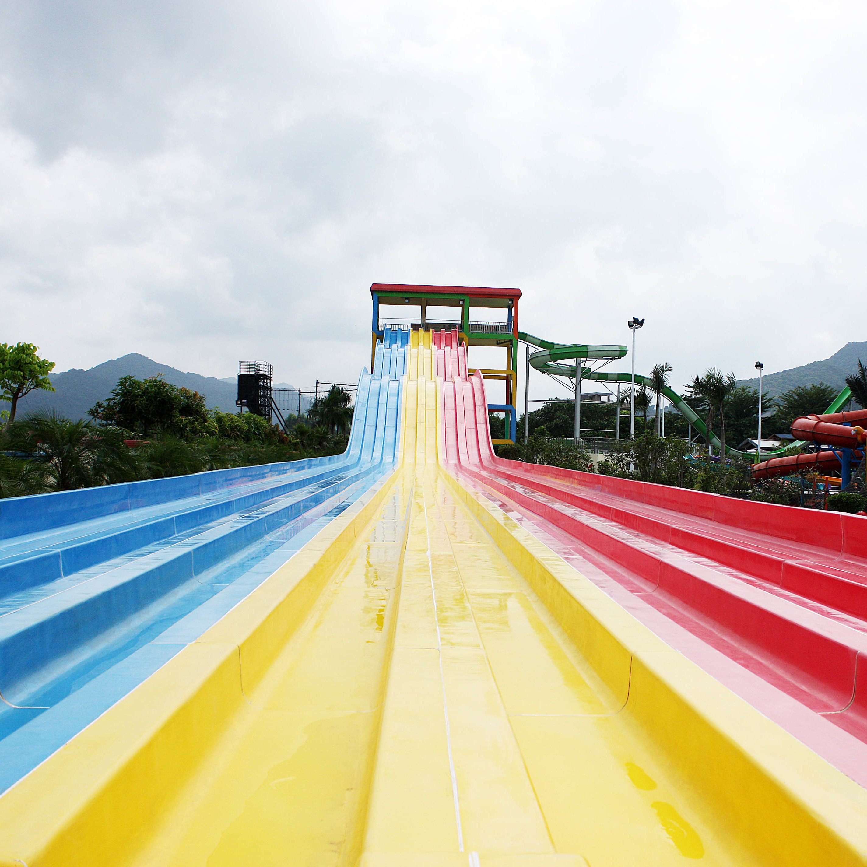 Colorful Racing Water Park Rides , Holiday Resorts With Water Parks For Family