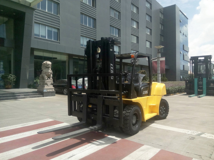 FD80 Model Counterbalance Forklift Truck 8 Ton Forklift 600mm Load Center
