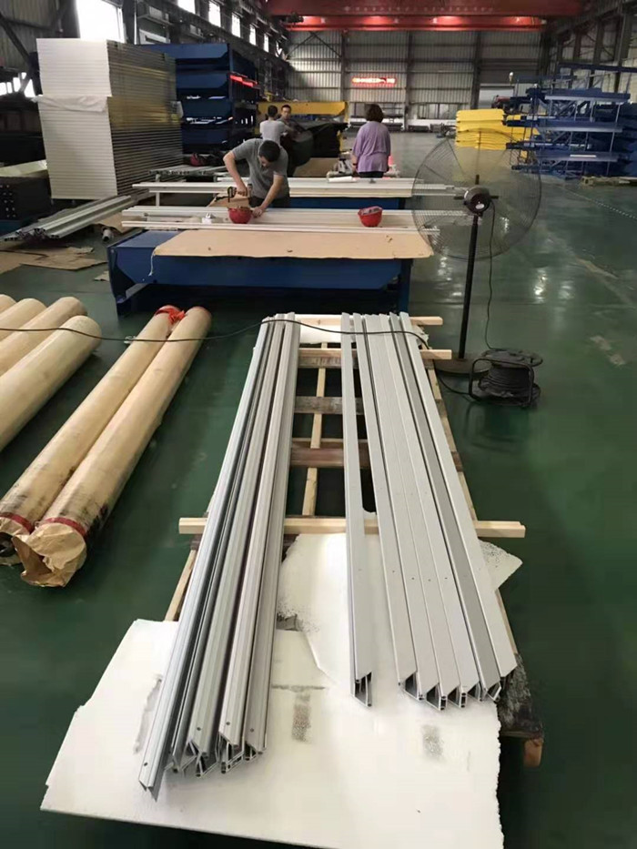 Mechanical Loading Dock Shelter With PVC Febric At Warehouse Loading Dock Bay
