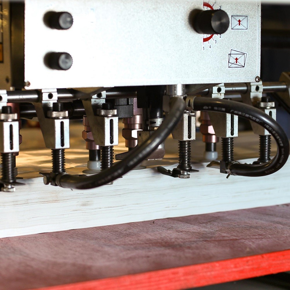 Packaging Paper / Cardboard Automatic Embossing Machine With Full Auto Sheet Feeding