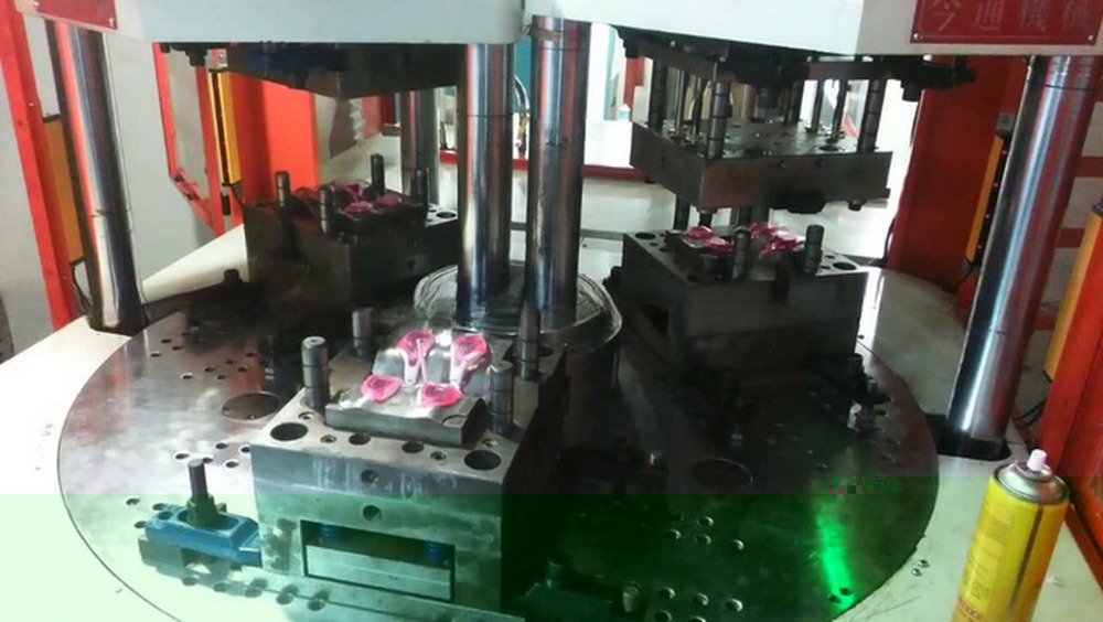 TR Glasses Spectacle Frame Two Color Injection Molding Machine 170T With Screw Speed 1-300Rpm