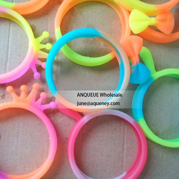 Wholesale Hot selling Fun shape mulit colors General Universal Silicone Ring frame Case