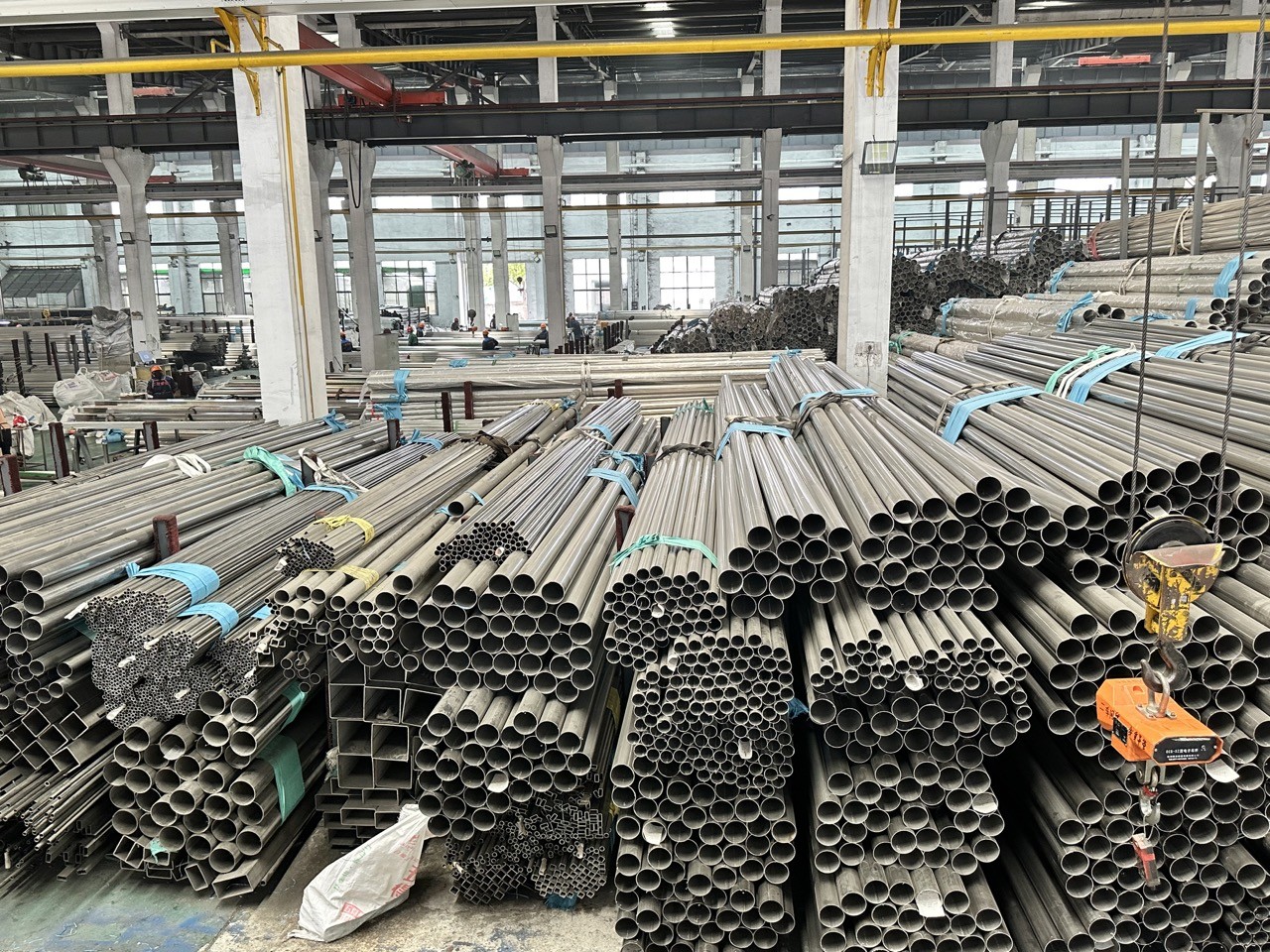 Natural Silver Stainless Steel Threaded Pipe 150mm Corrosion Resistant