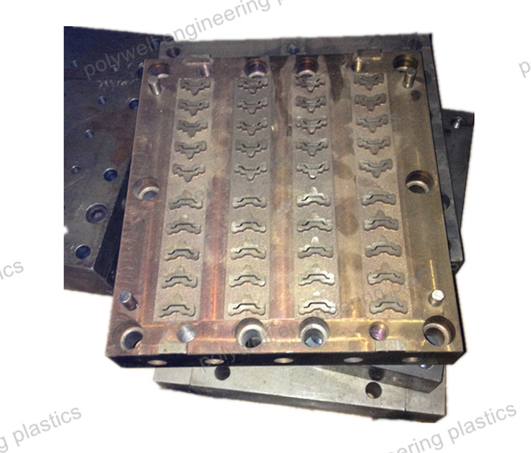 Plastic Injection Moulding Die Plastic Extrusion Mold Used To Produce Thermal Break Strips