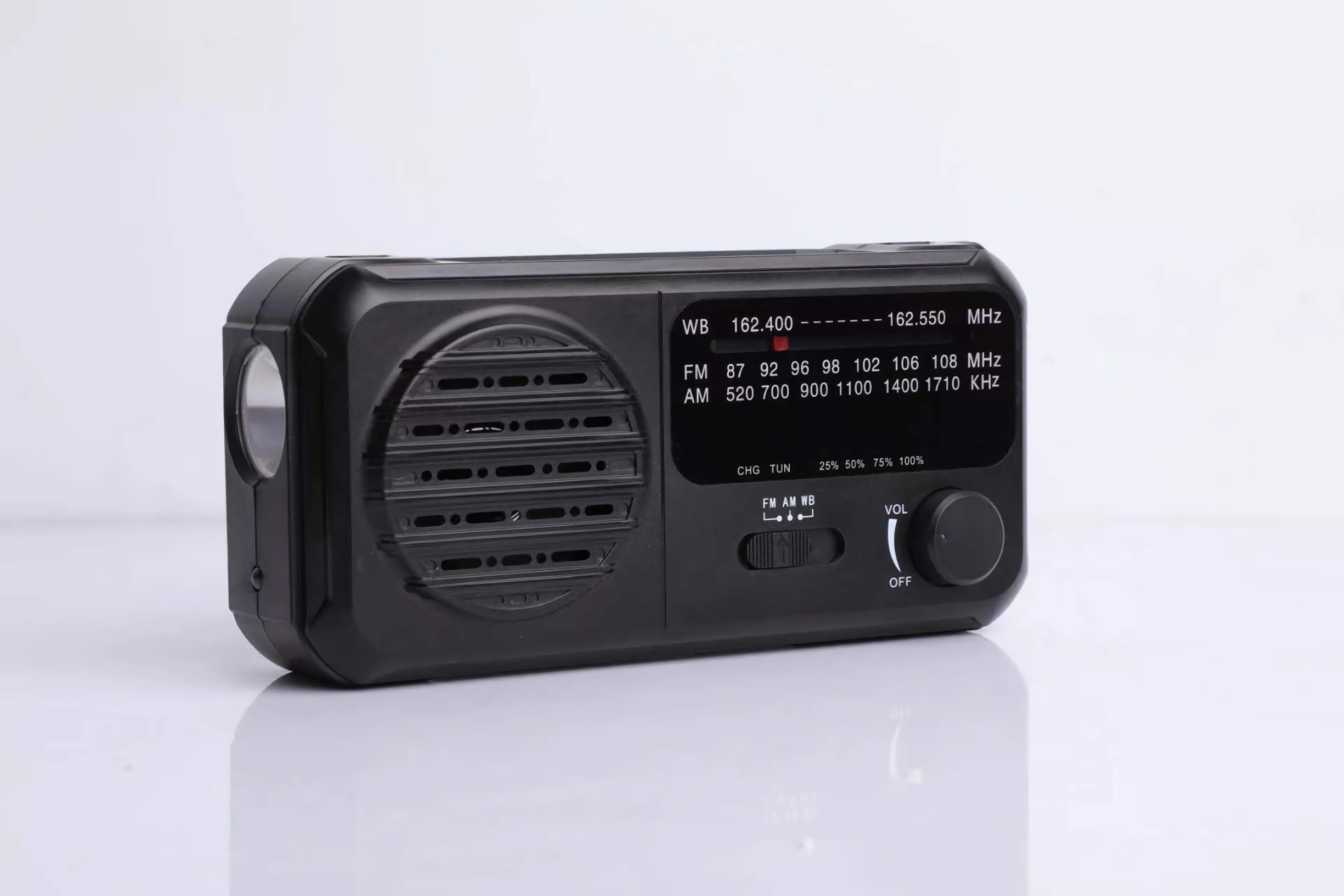 Portable 3 Band Radio 400g Multi Function Solar Battery Powered Hand Crank Radio