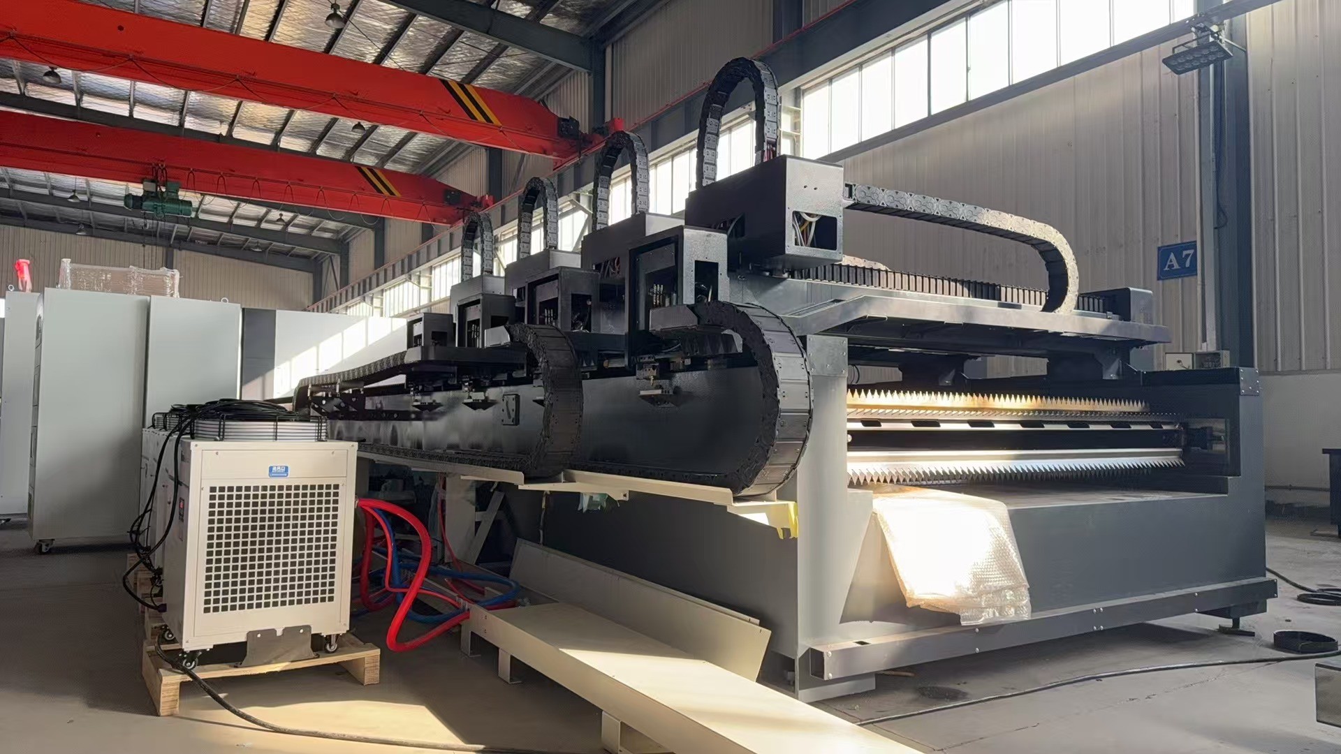 Fiber Laser Type Automatic Coiled Sheet Laser Cutting Machine With Raytools / Raycus Head