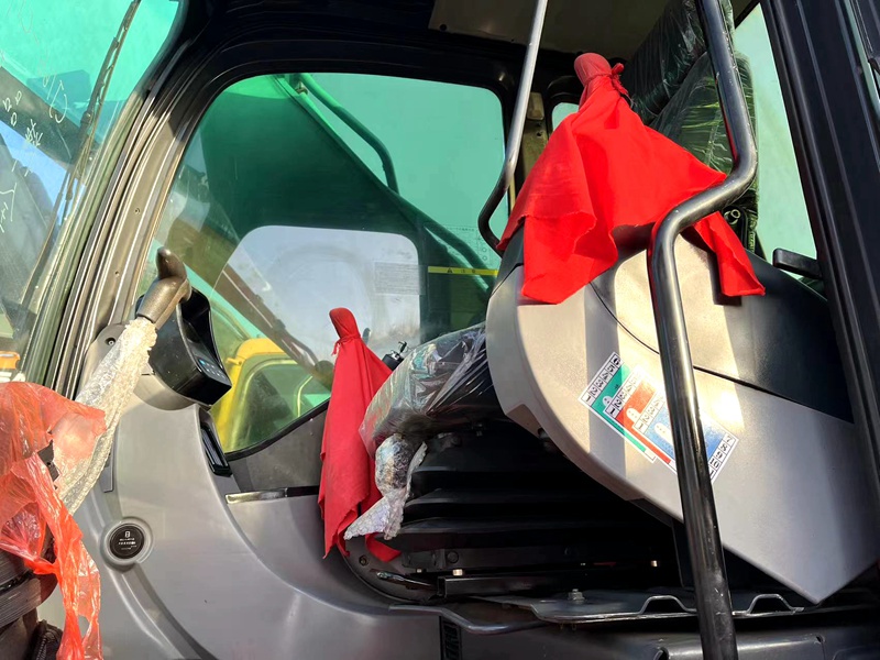 Kobelco SK330D Excavator Cab