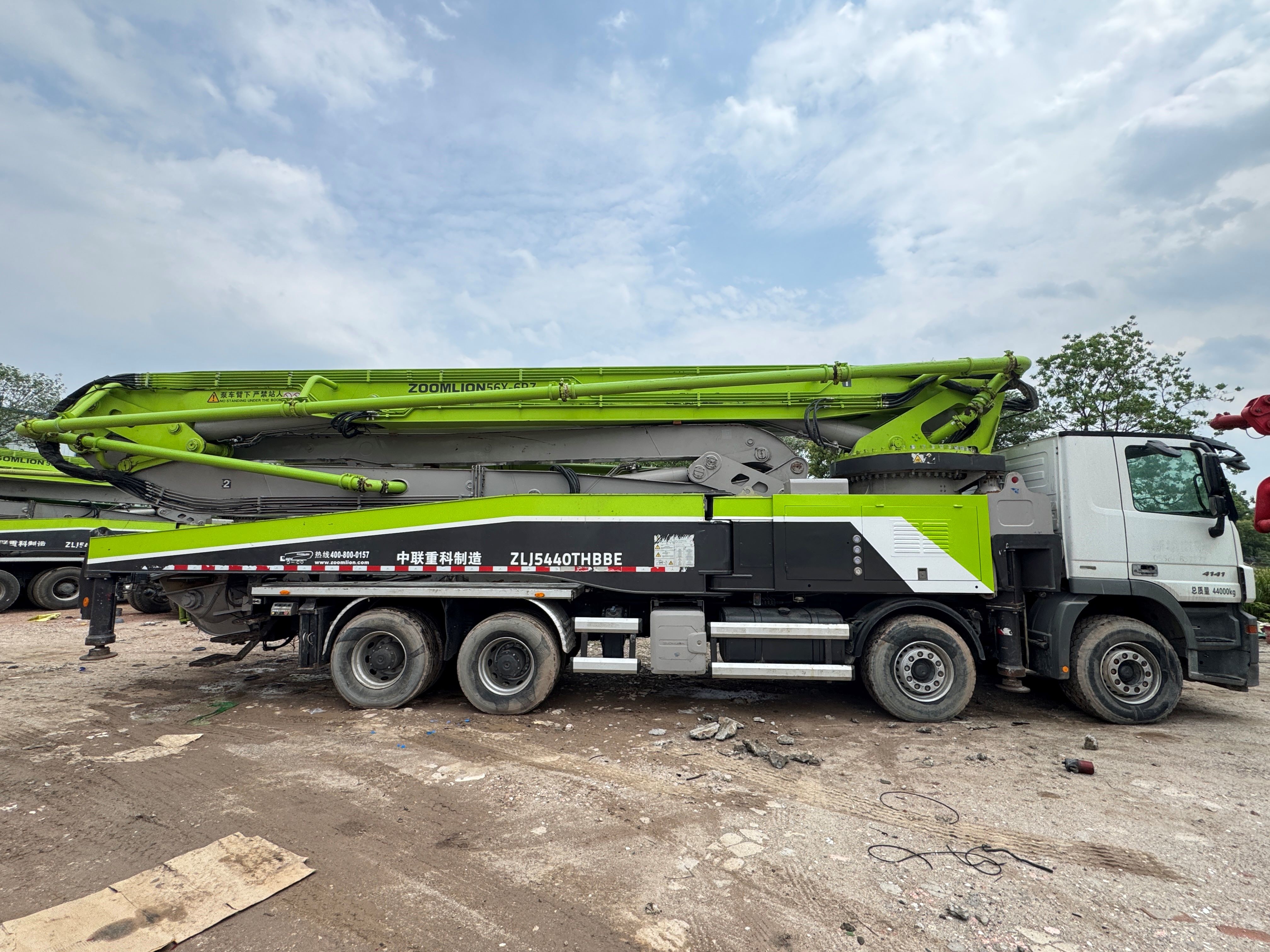 Used Concrete Pump Truck 56m Mounted Mercedes Benz Chassis For Sale