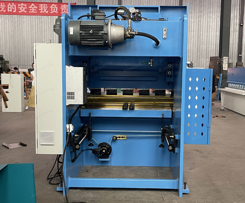 6mm Thickness Metal Sheet CNC Hydraulic Bending Machine 1600mm Press Brake 80T