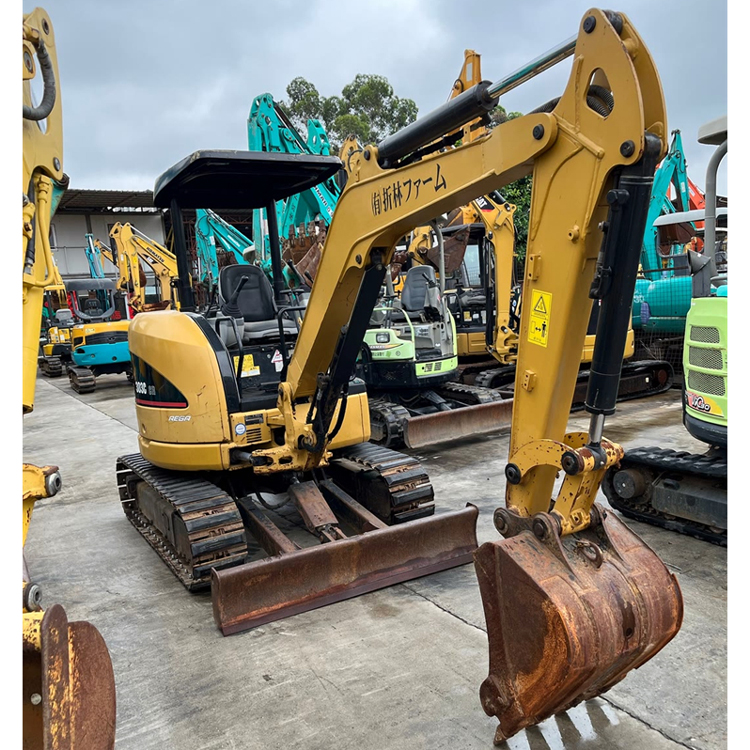 Cat 303 Mini Excavator Made in Japan with Original Hydraulic Valve in Good Condition