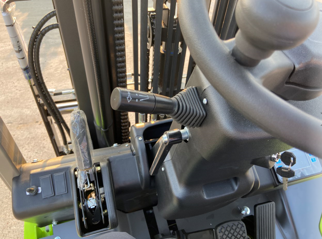Powerful Diesel Engine 4ton Rough Terrain Forklifts for Off Road Handling and Lifting
