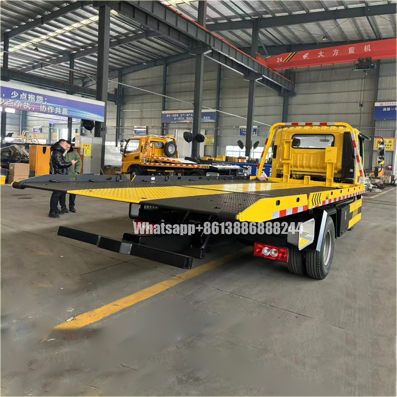 Upper Coat of 5-ton Breakdown Truck the Equipment Above Roadside Assistance Trailer