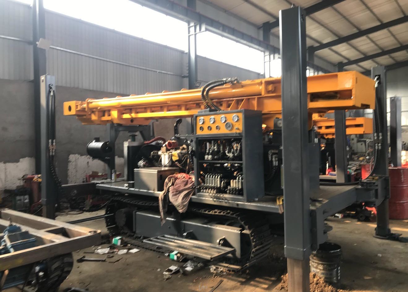 Mobile ST 300 Meters Large TUV Rotary Head Drilling Rig Equipment