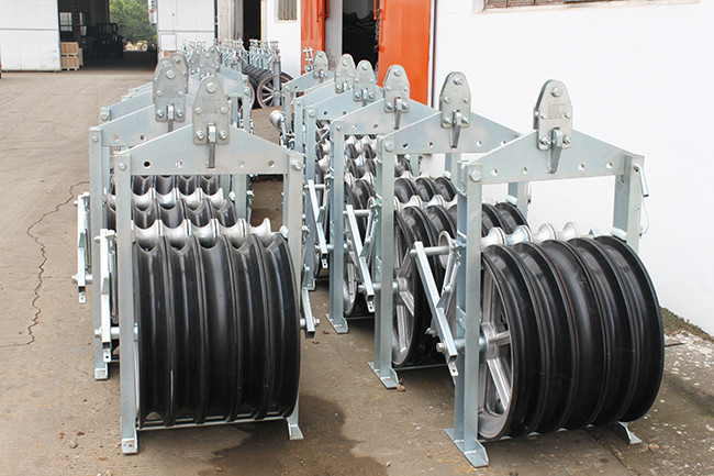 ISO Bundled Conductor Pulley With Grounding Wheels For Transmission Line