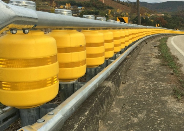 Red Color Protective Safety Roller Barrier For Tunnel Entrance Tunnel Portal