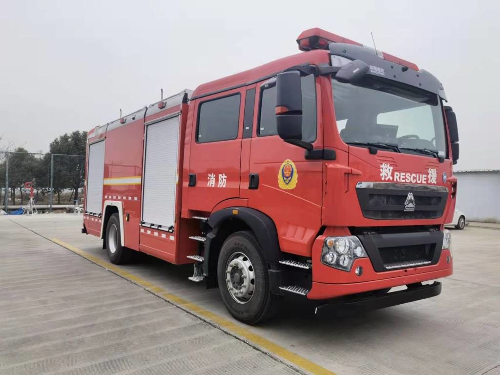 PM80/SG80 HOWO Emergency Fire Trucks 19450kg 8500mm Ambulance Fire Trucks
