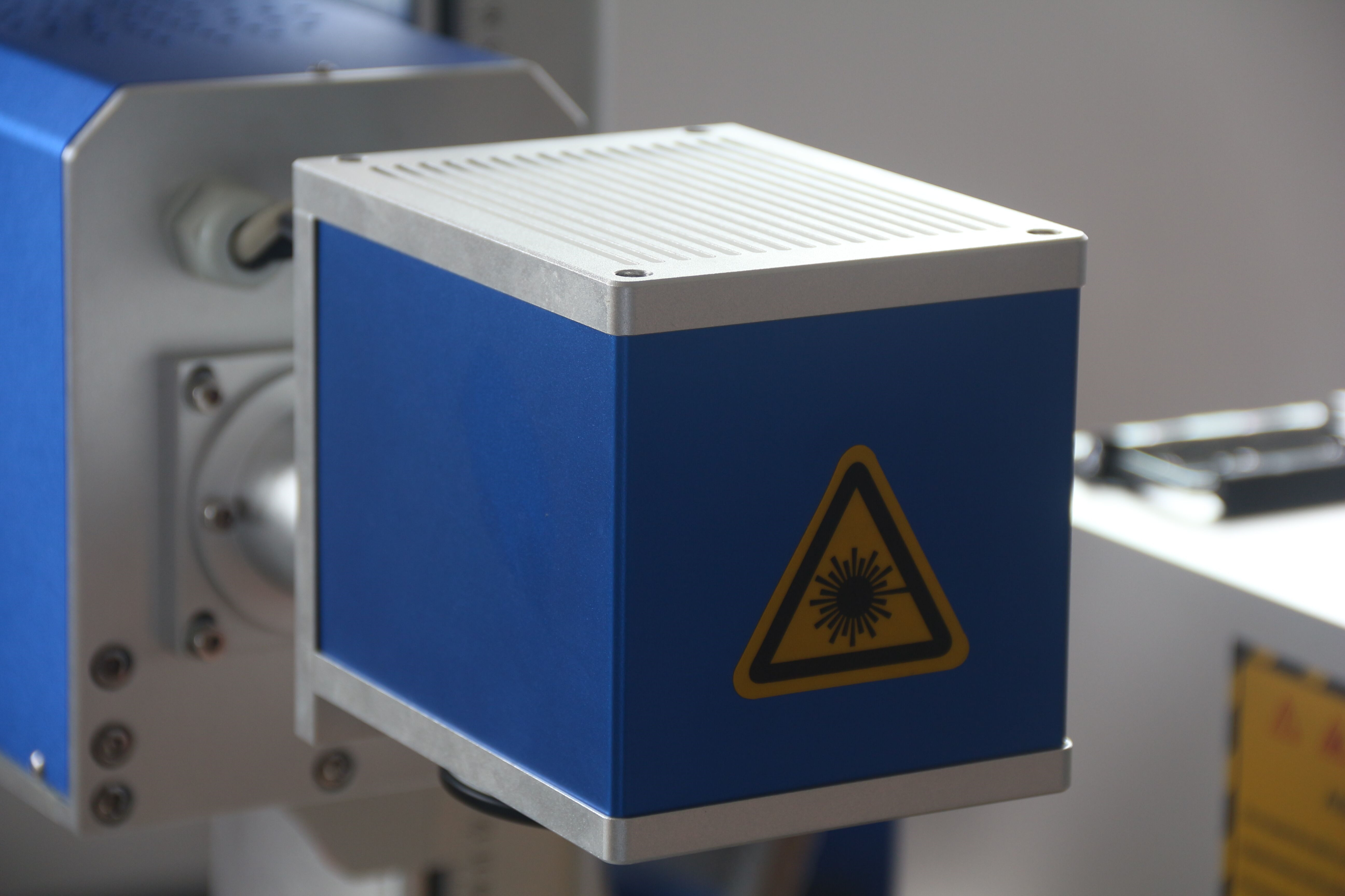 1064nm 30 Watt Mini Galvo CO2 Fly Laser Marking Machine