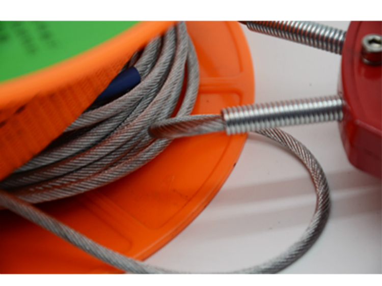 Reciprocating Type Emergency Escape Equipment Descent Device