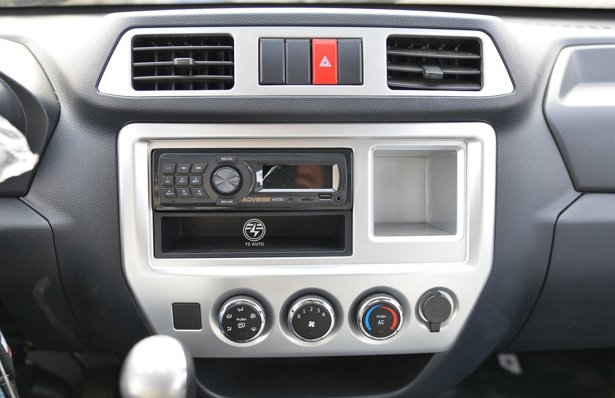 Dongfeng 1-5 T Mini Diesel Light Box Cargo Truck with Multimedia System and Benefit