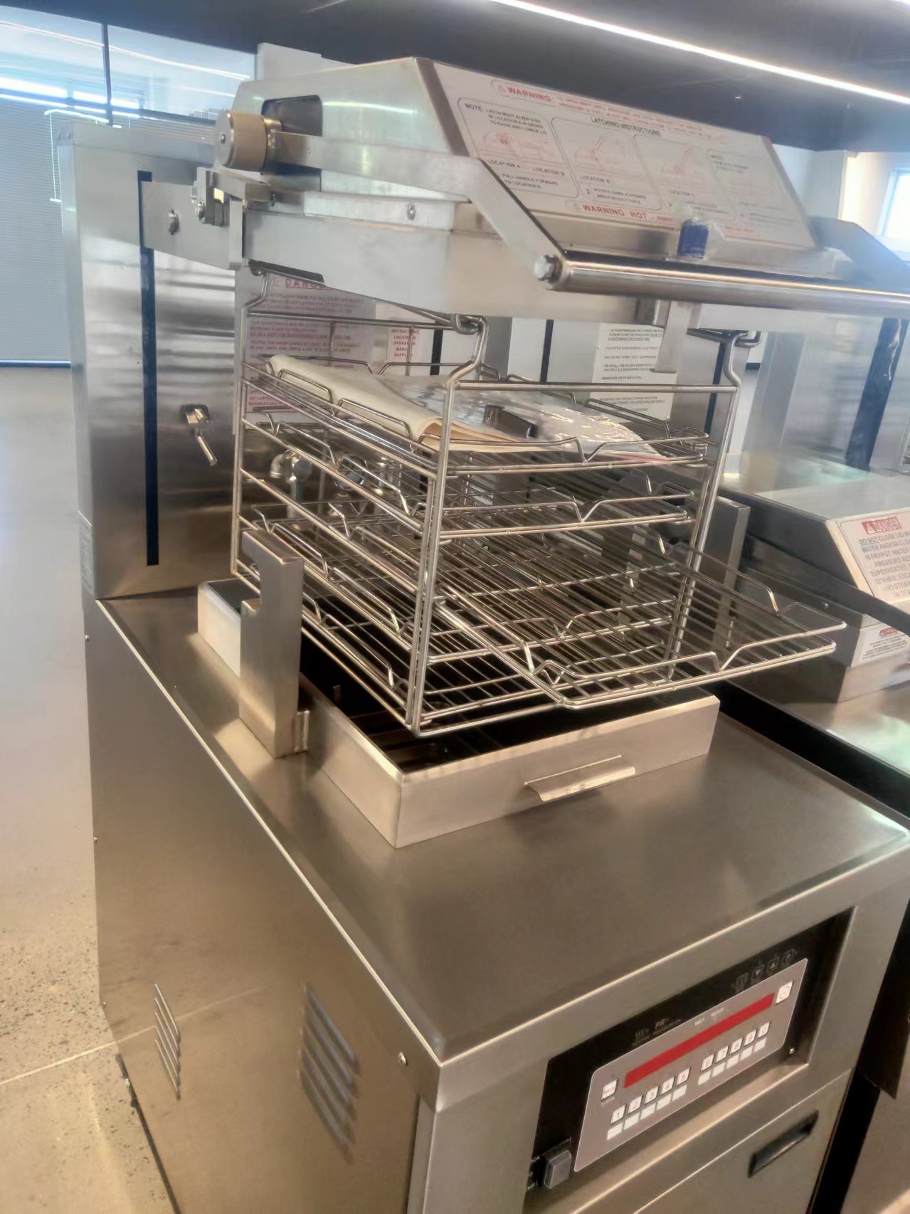 8HD Gas 220V 55L 5 Fry Tray High Productivity Broaster Chicken Pressure Fryer