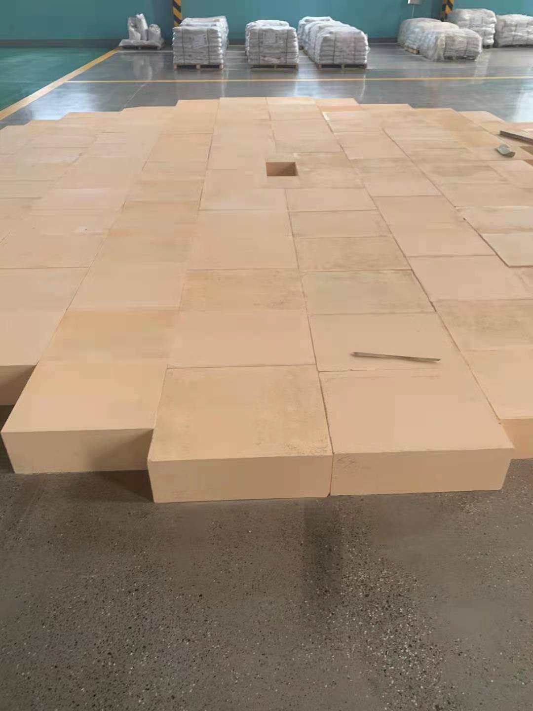 Refractory Zirconia Corundum Zirconia Mullite Antistripping Brick for Glass Melting Kiln