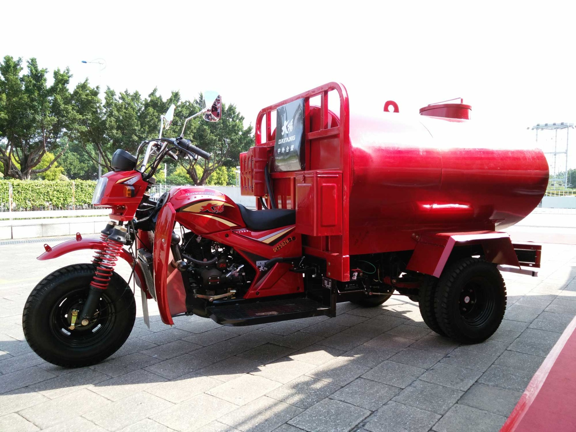 DAYANG African hot 250cc water tank tricycle with iron cabin and water-cooling engine