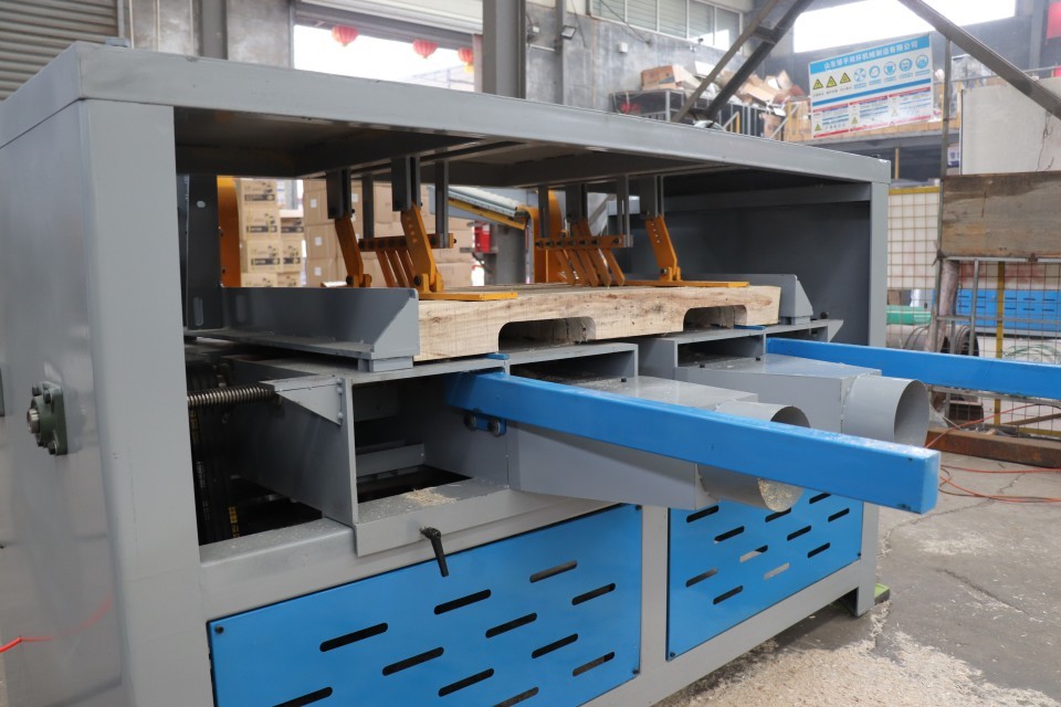 Semi Automatic Pallet Nailing Machine, nailing machine for wooden pallet, machine to nail the pallet