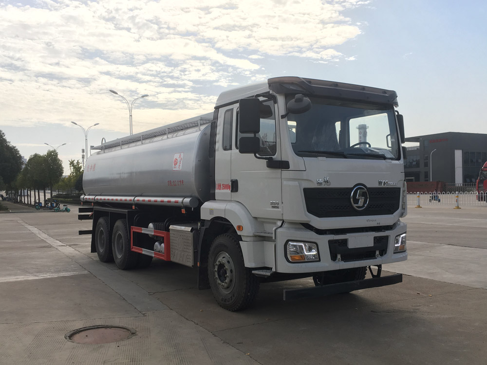 Shanxi Automobile 7000*2380*1660, 20 Cubic Meter Liquid Loaded Truck