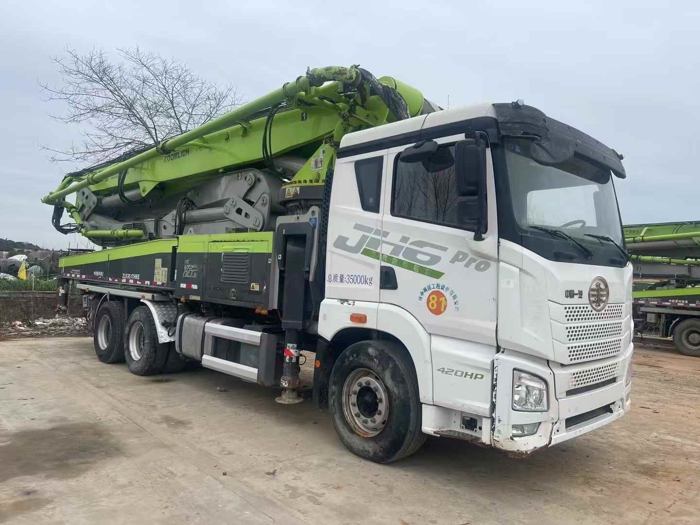 ZOOMLION 50M Concrete Pumps with 49.3M Maximum Cloth Height