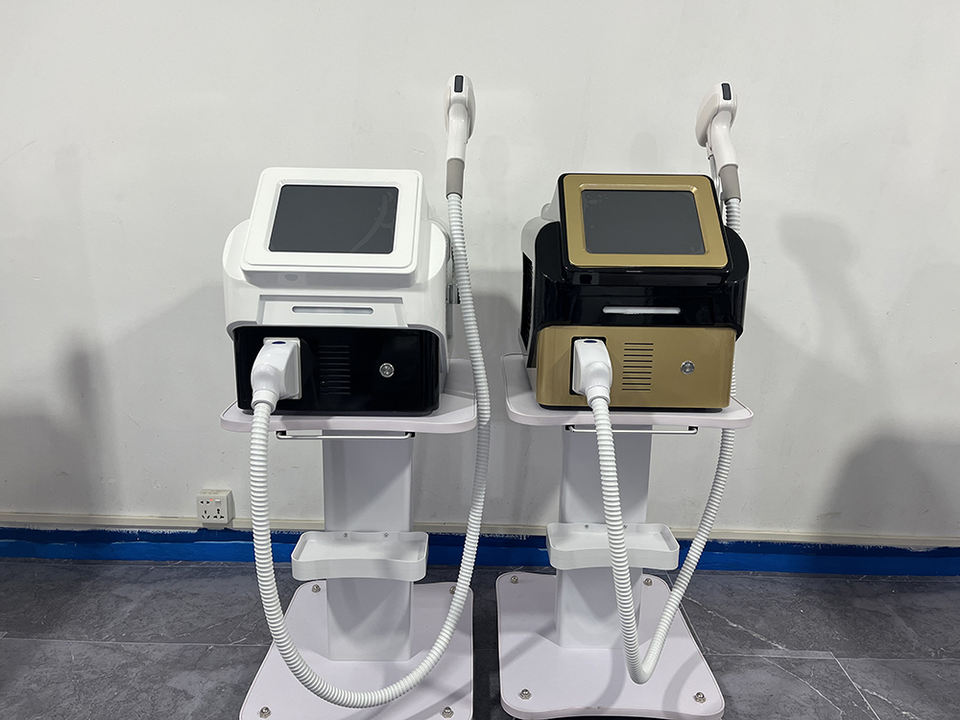Professional Diode Laser Hair Removal Machine Triple Wavelength Cooling System Custom Logo
