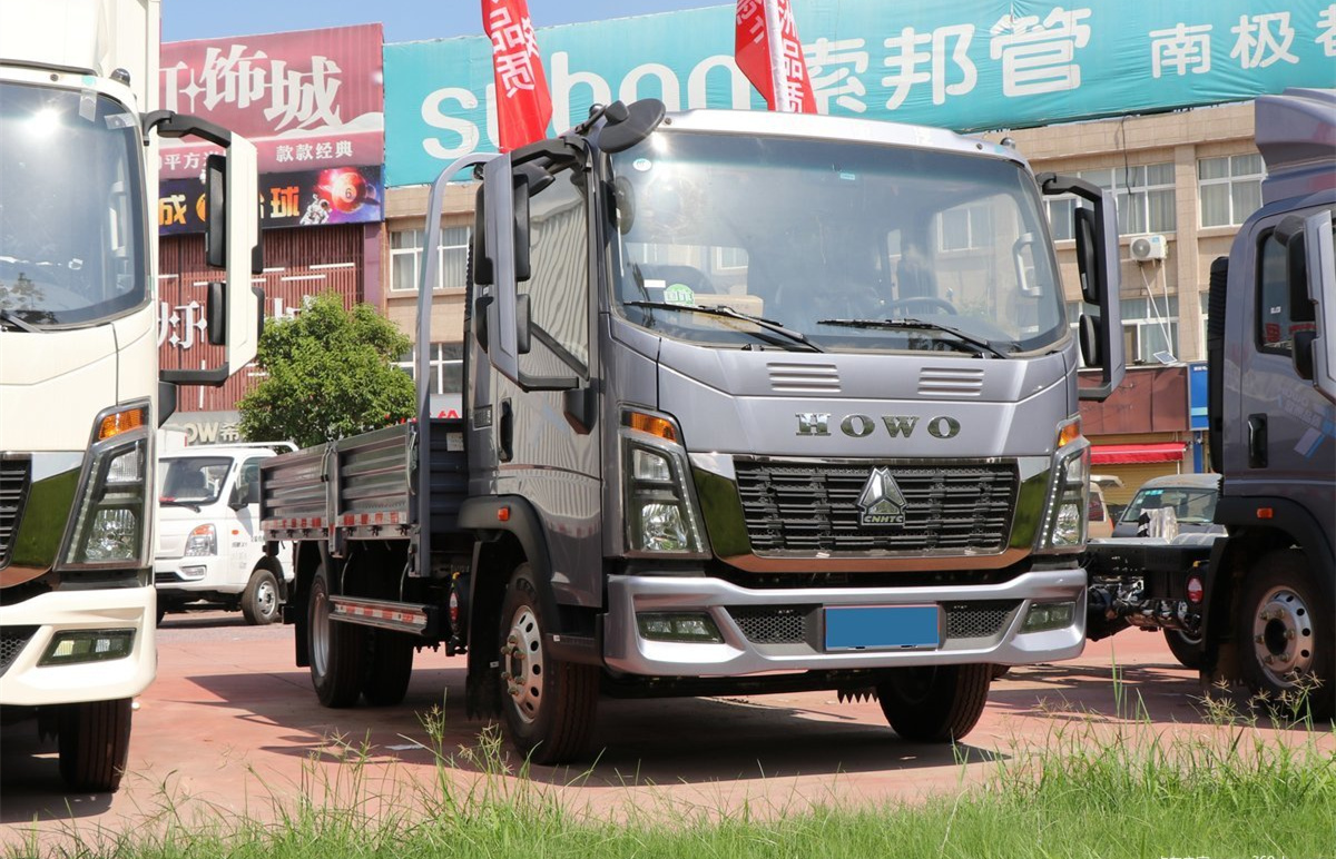 SINOTRUK HOWO Commander 170 Horsepower 4.15-meter Single-row Grille Light Truck
