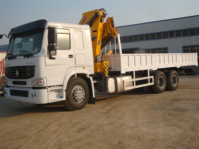 Sinotruk Howo Xcmg 12 Tons Lorry Mounted Crane 6x4 Straight Arm 17m With Warranty