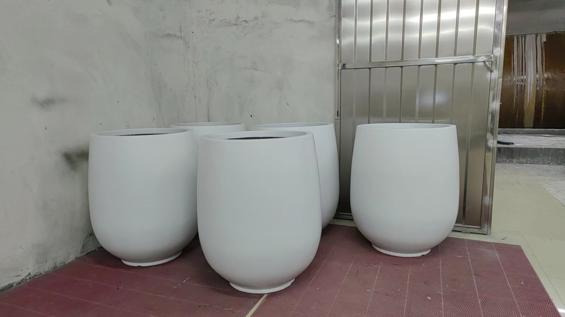 Indoor And Outdoor Fiberglass Flower Pots Resin Flower Planter China Wholesale
