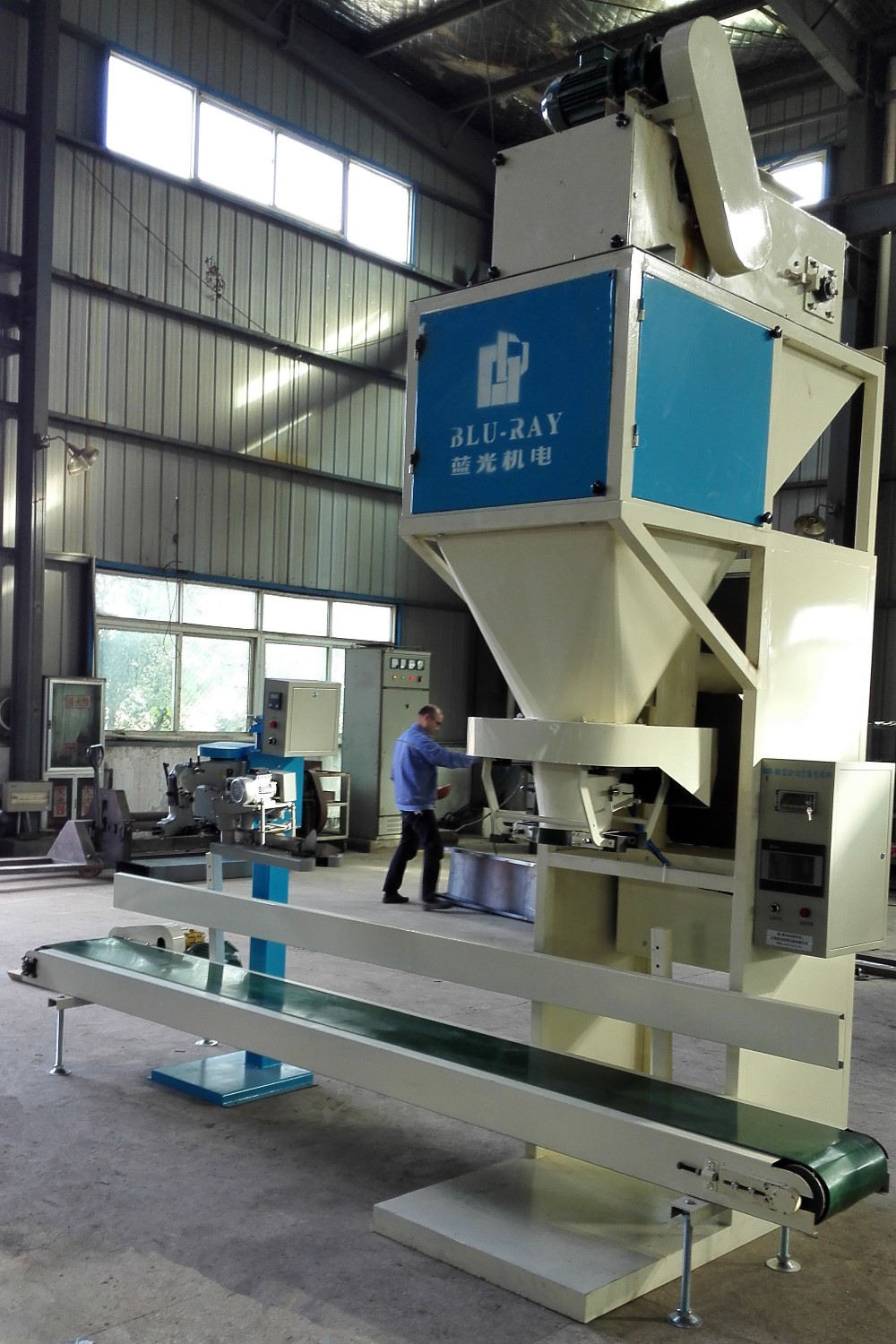 High speed dried chicken manure particles 10-50kg bag packaging machine