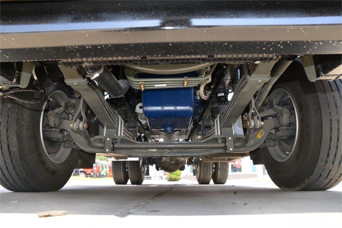 HOWO Tractor Truck National VI Emission Standard Single Axle 350HP Diesel With Deflector