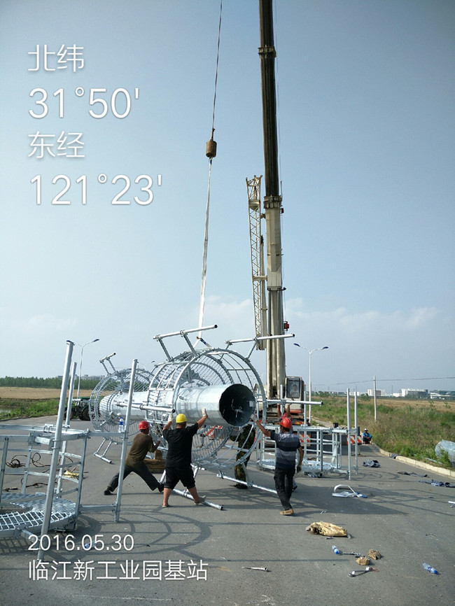 Q235 Microwave Towers Mobile Cell Phone Tower With Four Platforms