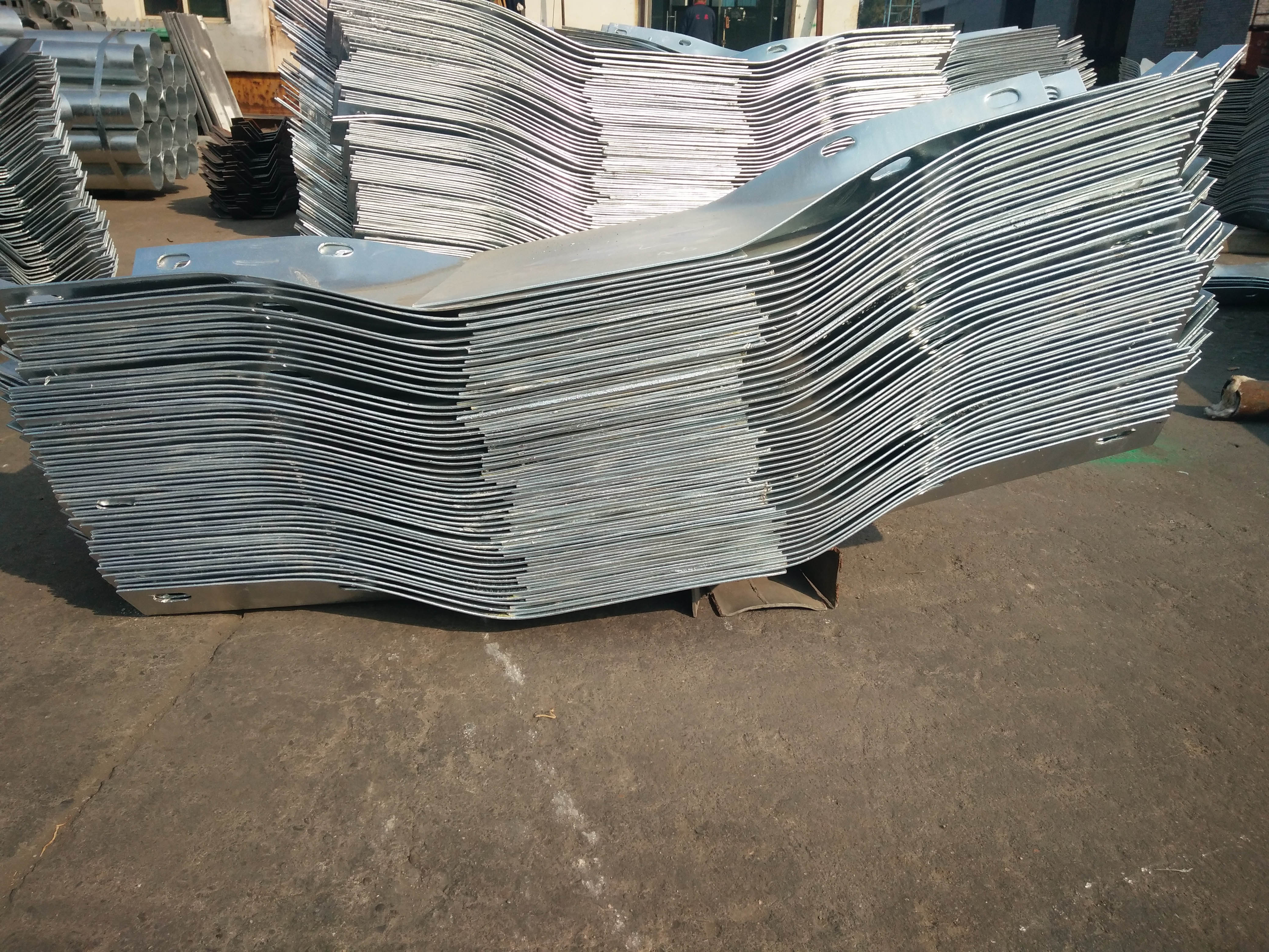 Q235 Q345 Hot Dip Galvanized Guardrail R End Wings for Highway in Customized Colors