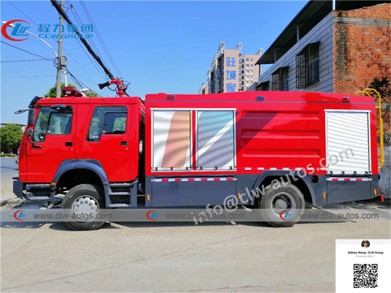 ​​​​​SINOTRUK HOWO 4x4 Offroad Fire Engine Truck With 4000 - 6000L Water Foam Tank