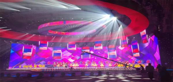 Indoor HD full color P2.8 stage background video wall LED display big board