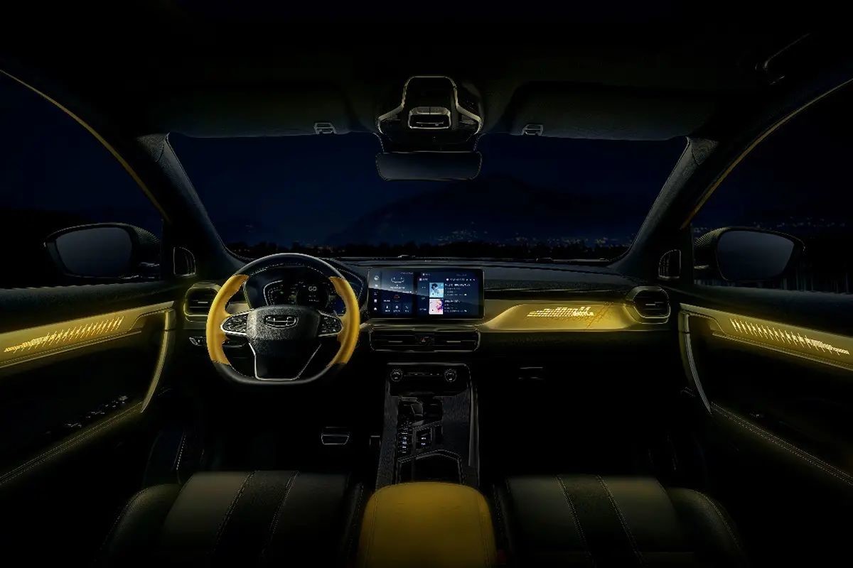 Geely Petrol Car with Automatic Air Conditioning and Leather Seats for Comfortable Driving