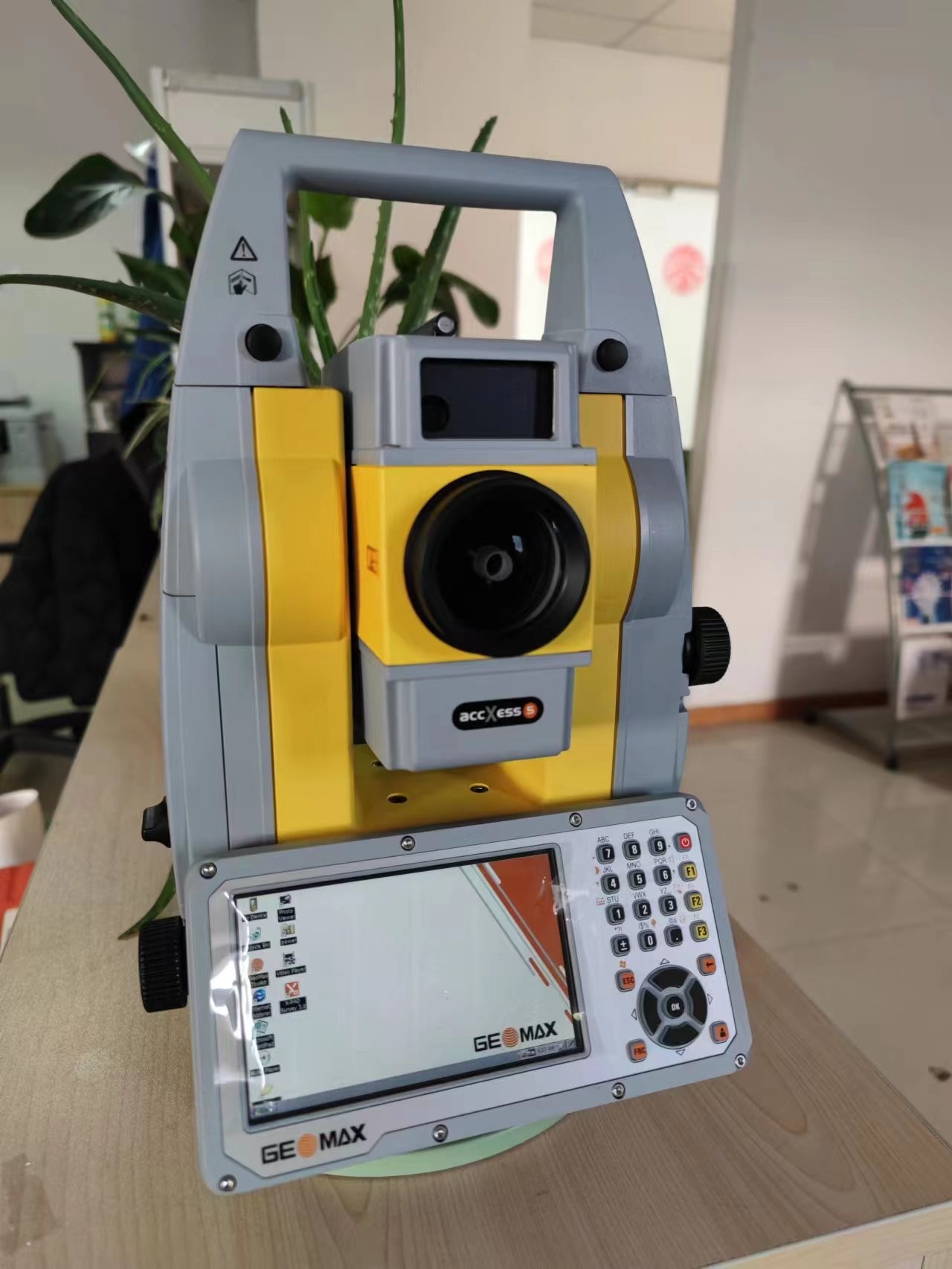 90 Km/H At 100m Speed GeoMax Total Station 1000m At Round Prism Windows System
