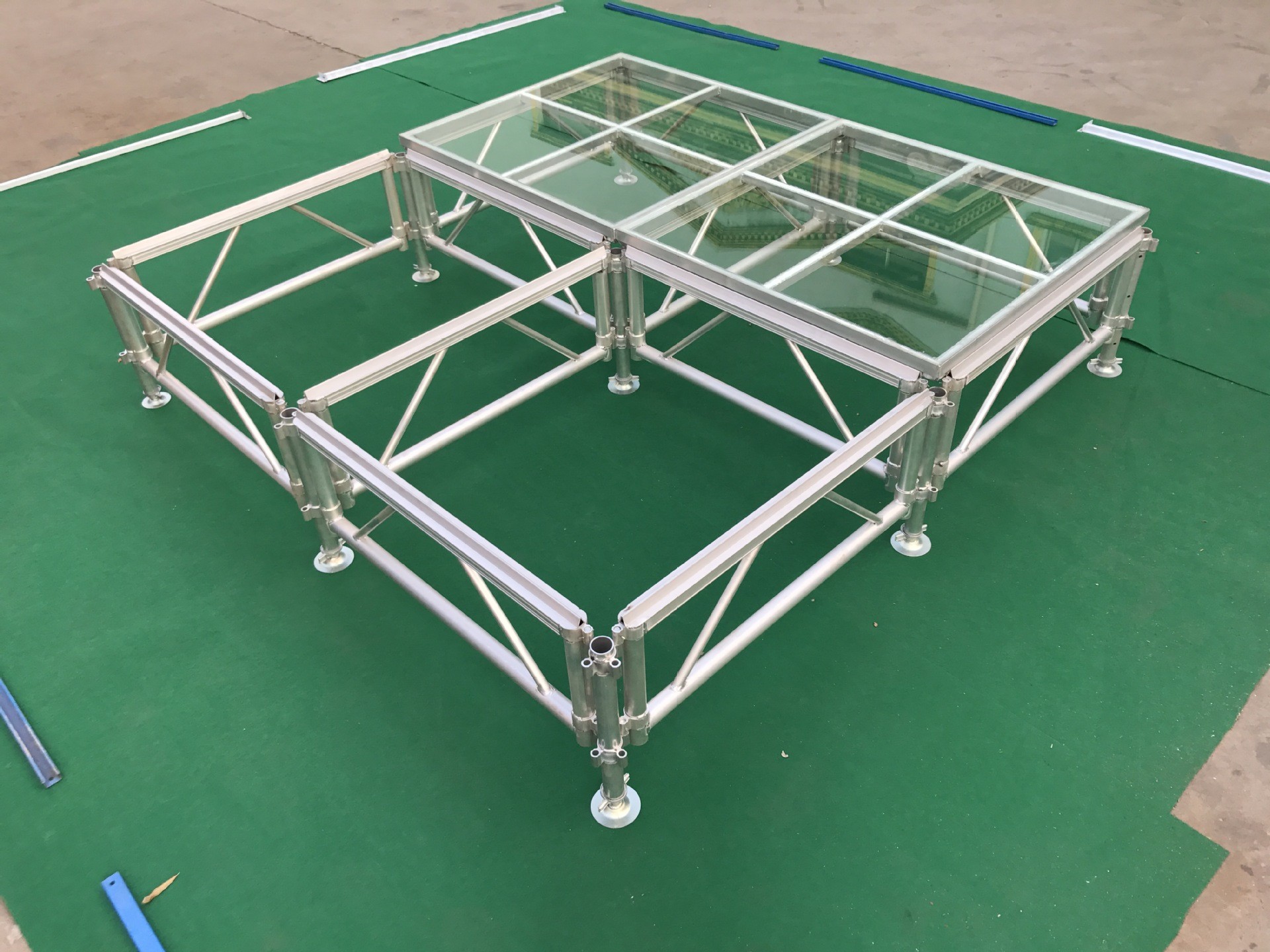 Custom Adjustable Height 2m Glass Stage Platform For Wedding