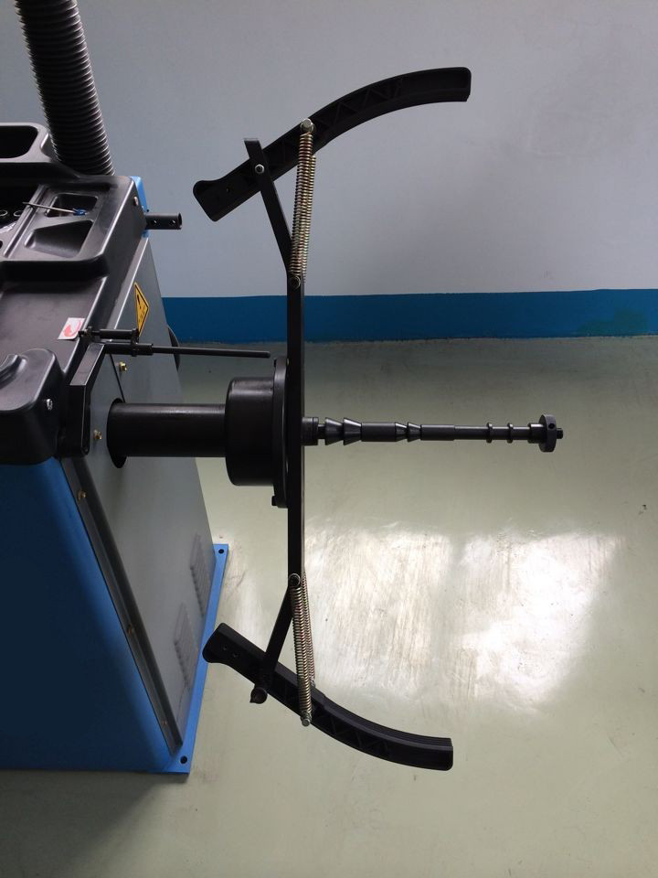 1000mm Truck Wheel Balancing Machine 200RPM Automatic Wheel Balancer