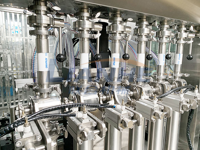 PLC Control Auto Liquid Filling Machine Anti Corrosive SUS304 Material