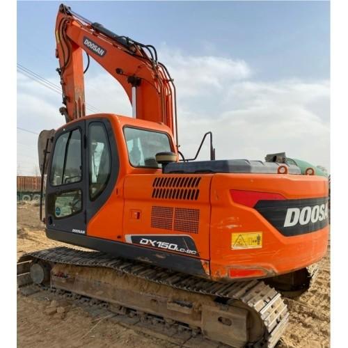 Doosan DH150 Excavator in Dubai 15000 KG Machine Weight Original Hydraulic