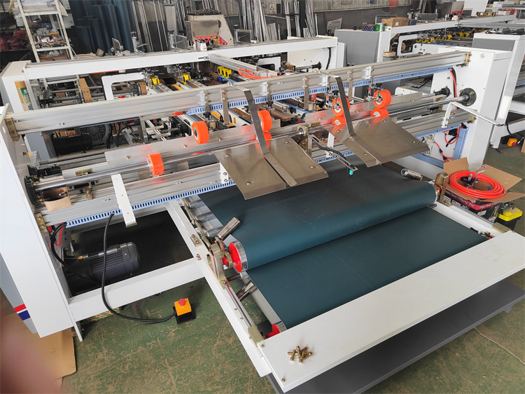 2800 KG Folder Gluer For Corrugated Box Lock Bottom Cardboard Packaging Type Cartons