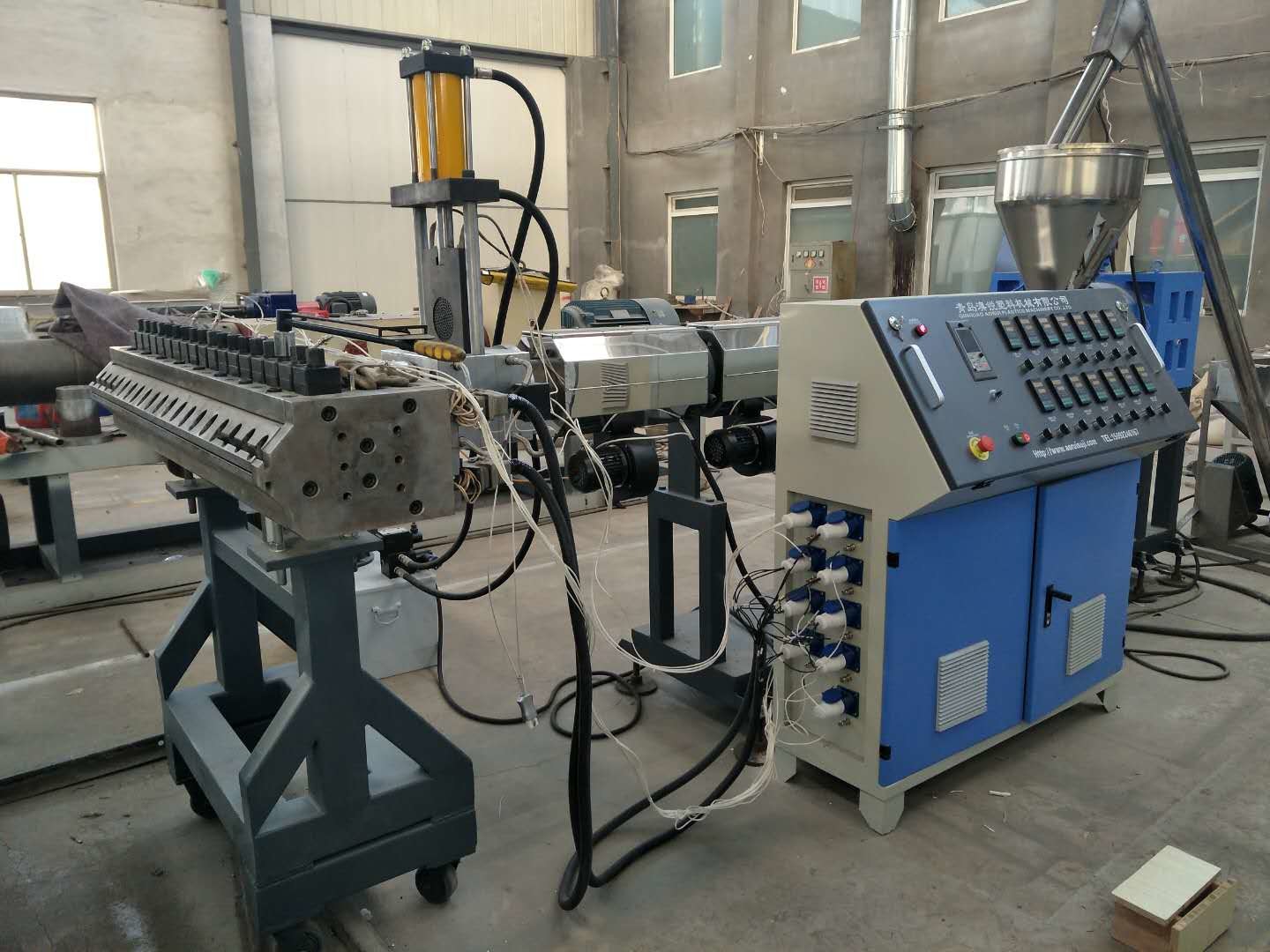 Plastic PVC Profile Production Line / Wood Plastic Profile Extrusion Process